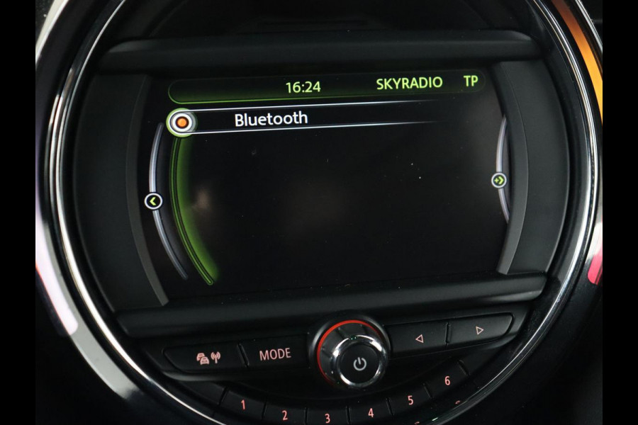 MINI Cooper 1.5 Chili Serious Business | Panoramadak | Navigatie | Cruise Control | LED koplampen | Half leder | Climate control | Parkeerhulp | Bluetooth