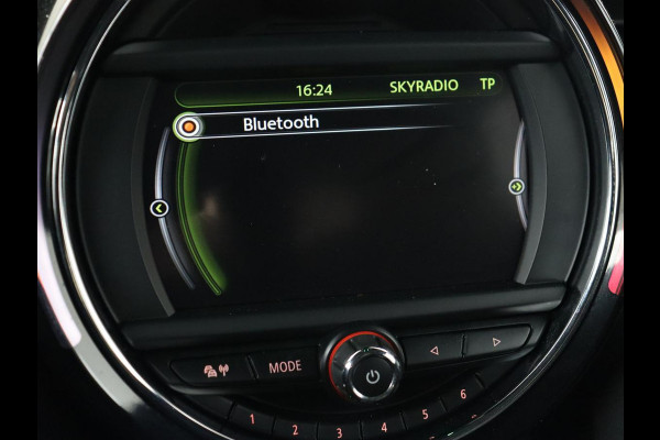 MINI Cooper 1.5 Chili Serious Business | Panoramadak | Navigatie | Cruise Control | LED koplampen | Half leder | Climate control | Parkeerhulp | Bluetooth