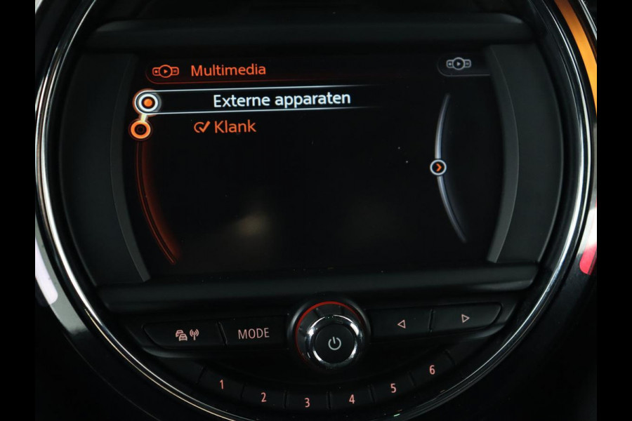 MINI Cooper 1.5 Chili Serious Business | Panoramadak | Navigatie | Cruise Control | LED koplampen | Half leder | Climate control | Parkeerhulp | Bluetooth