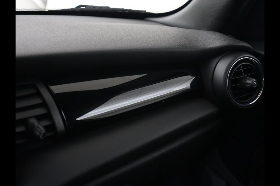 MINI Cooper 1.5 Chili Serious Business | Panoramadak | Navigatie | Cruise Control | LED koplampen | Half leder | Climate control | Parkeerhulp | Bluetooth