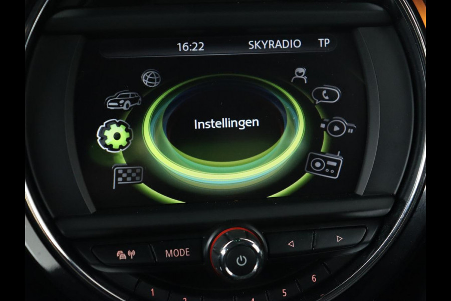 MINI Cooper 1.5 Chili Serious Business | Panoramadak | Navigatie | Cruise Control | LED koplampen | Half leder | Climate control | Parkeerhulp | Bluetooth