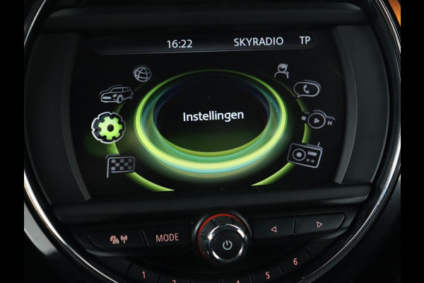 MINI Cooper 1.5 Chili Serious Business | Panoramadak | Navigatie | Cruise Control | LED koplampen | Half leder | Climate control | Parkeerhulp | Bluetooth