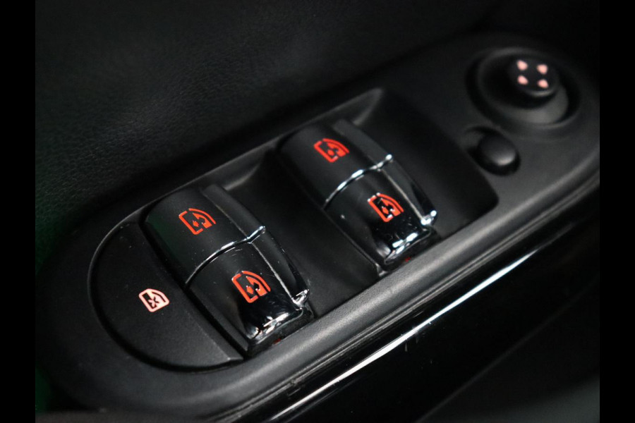 MINI Cooper 1.5 Chili Serious Business | Panoramadak | Navigatie | Cruise Control | LED koplampen | Half leder | Climate control | Parkeerhulp | Bluetooth