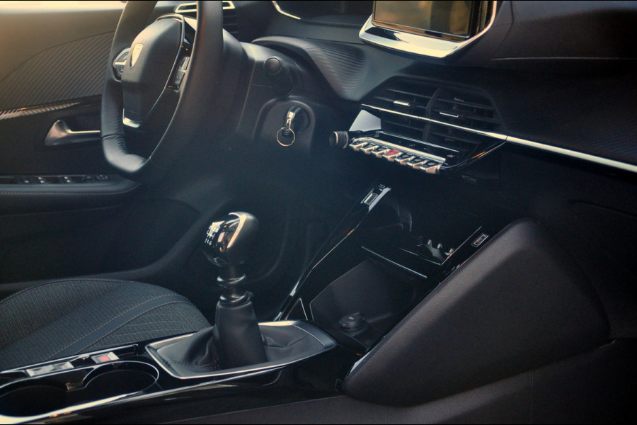 Peugeot 208 1.2 PureTech 100 Allure | Navigatie | 360 Gr Camera Peugeot 208 1.2 PureTech 100 Allure | Navigatie | 360 Gr Camera