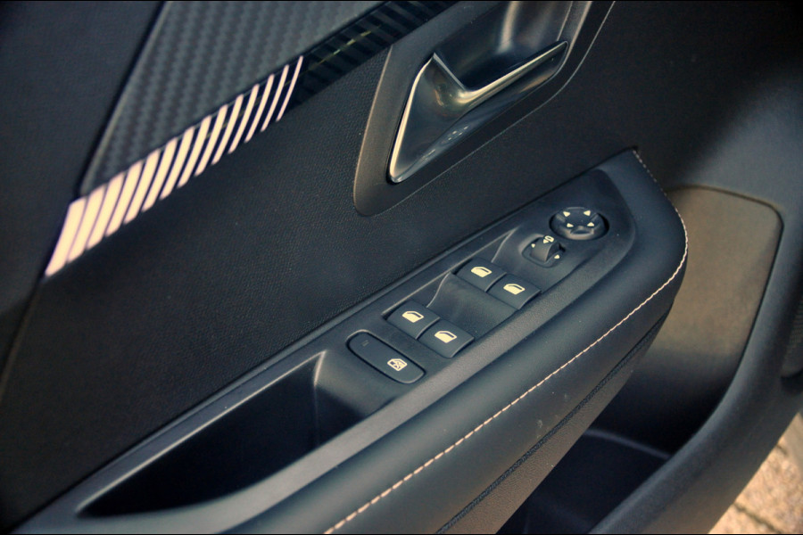 Peugeot 208 1.2 PureTech 100 Allure | Navigatie | 360 Gr Camera Peugeot 208 1.2 PureTech 100 Allure | Navigatie | 360 Gr Camera