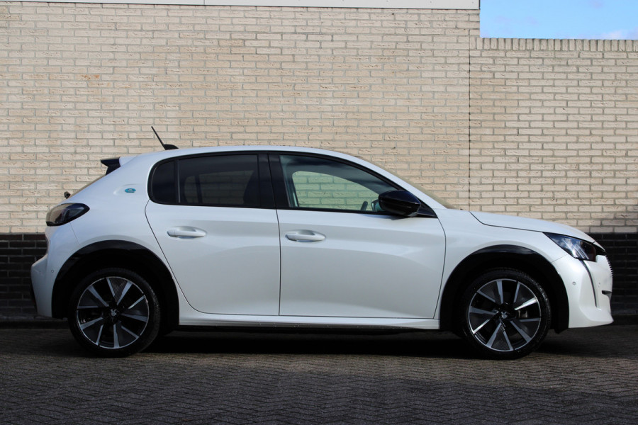 Peugeot e-208 EV GT Pack 50 kWh | Panoramadak | Navigatie | Stoelverwarming Actieweken 1 t/m 15 november!