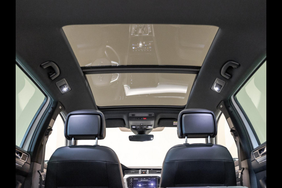 Volkswagen Passat Variant 1.5 TSI R-Line Business + / 150pk / Panorama dak / Achteruitrij camera / Stoelverwarming /