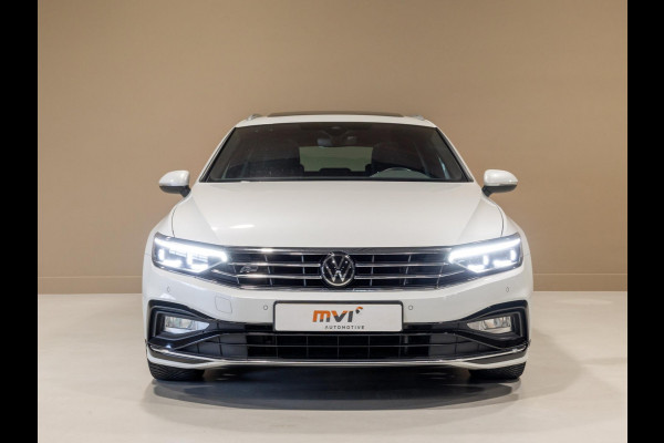 Volkswagen Passat Variant 1.5 TSI R-Line Business + / 150pk / Panorama dak / Achteruitrij camera / Stoelverwarming /