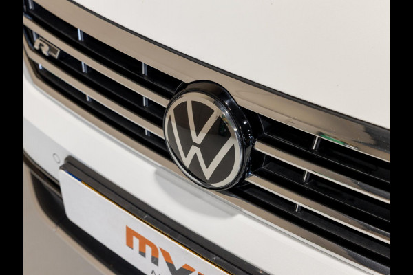 Volkswagen Passat Variant 1.5 TSI R-Line Business + / 150pk / Panorama dak / Achteruitrij camera / Stoelverwarming /