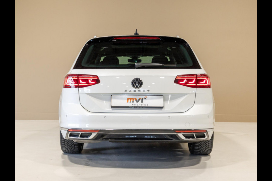 Volkswagen Passat Variant 1.5 TSI R-Line Business + / 150pk / Panorama dak / Achteruitrij camera / Stoelverwarming /