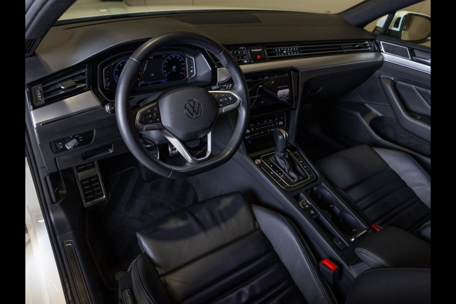 Volkswagen Passat Variant 1.5 TSI R-Line Business + / 150pk / Panorama dak / Achteruitrij camera / Stoelverwarming /