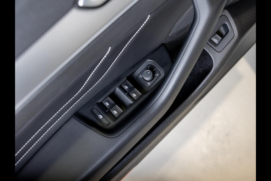 Volkswagen Passat Variant 1.5 TSI R-Line Business + / 150pk / Panorama dak / Achteruitrij camera / Stoelverwarming /