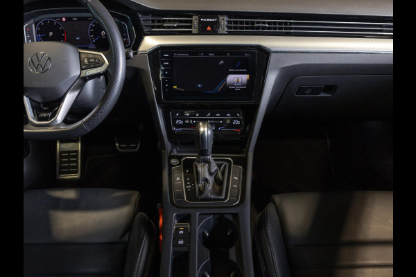 Volkswagen Passat Variant 1.5 TSI R-Line Business + / 150pk / Panorama dak / Achteruitrij camera / Stoelverwarming /