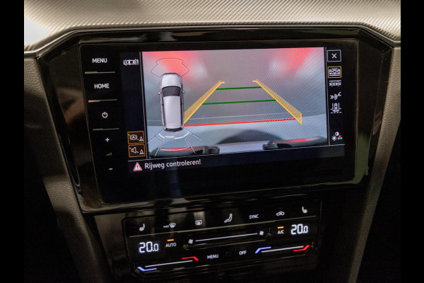 Volkswagen Passat Variant 1.5 TSI R-Line Business + / 150pk / Panorama dak / Achteruitrij camera / Stoelverwarming /