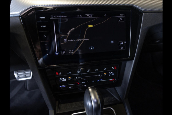 Volkswagen Passat Variant 1.5 TSI R-Line Business + / 150pk / Panorama dak / Achteruitrij camera / Stoelverwarming /