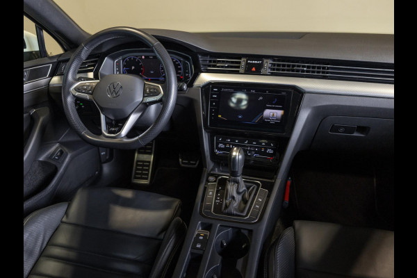 Volkswagen Passat Variant 1.5 TSI R-Line Business + / 150pk / Panorama dak / Achteruitrij camera / Stoelverwarming /