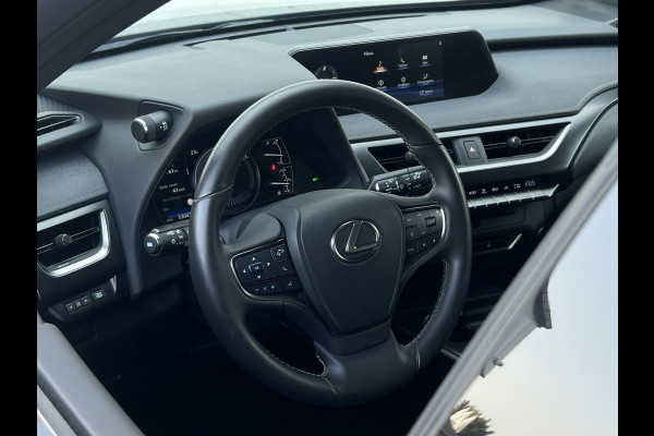 Lexus UX 250h Style+ Edition | Leder | Camera | Carplay | 18 inch | Dodehoek