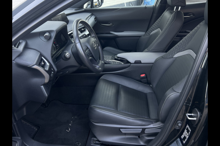 Lexus UX 250h Style+ Edition | Leder | Camera | Carplay | 18 inch | Dodehoek
