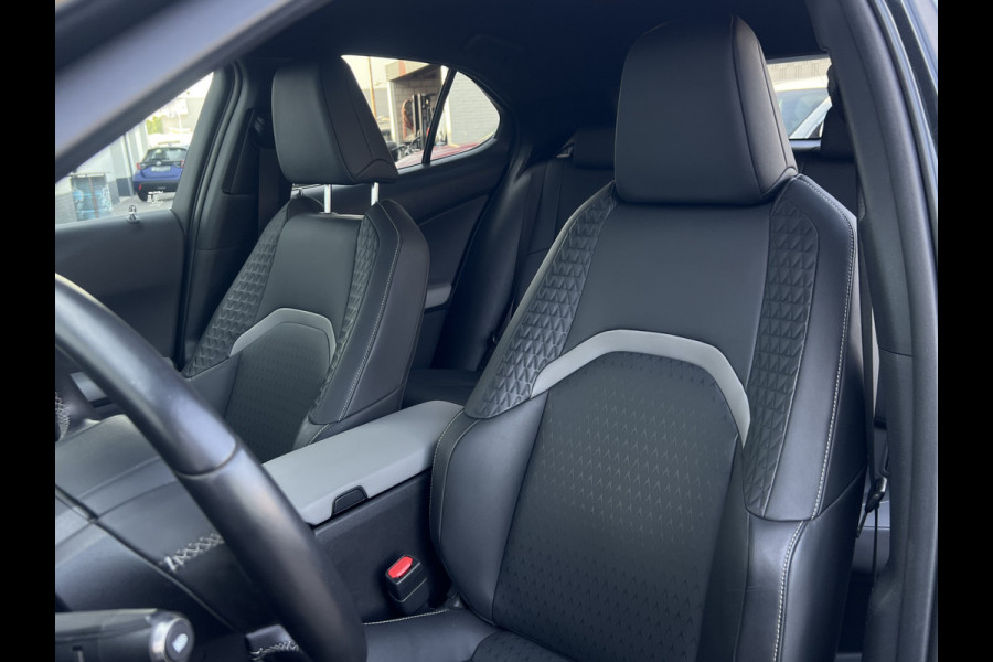 Lexus UX 250h Style+ Edition | Leder | Camera | Carplay | 18 inch | Dodehoek