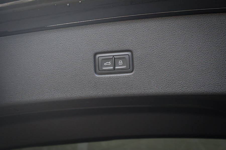 Audi Q8 55 TFSI e quattro Pro Line S | ADAPTIVE CRUISE | SPORTSTOELEN | SOFTCLOSE | 360 CAMERA | STOELVERWARMING | STUURVERWARMING | APP Audi Q8 55 TFSI e quattro Pro Line S | ADAPTIVE CRUISE | SPORTSTOELEN | SOFTCLOSE | 360 CAMERA | STOELVERWARMING | STUURVERWARMING | APP