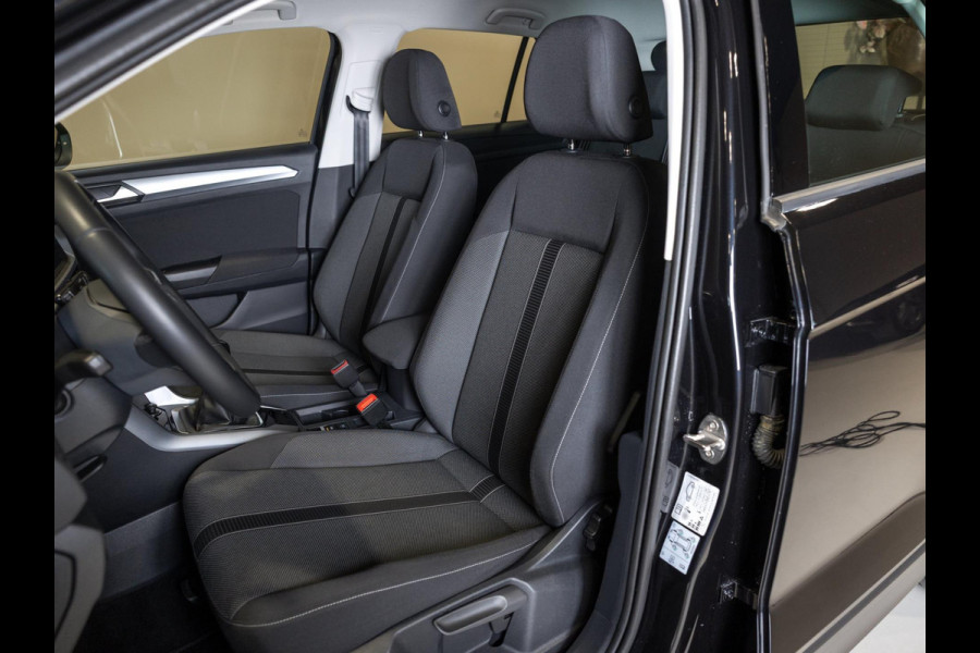 Volkswagen T-Roc 1.0 TSI Life / 110pk / Trekhaak / Achteruitrij camera / Stoelverwarming /