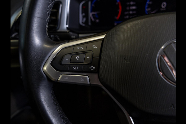 Volkswagen T-Roc 1.0 TSI Life / 110pk / Trekhaak / Achteruitrij camera / Stoelverwarming /