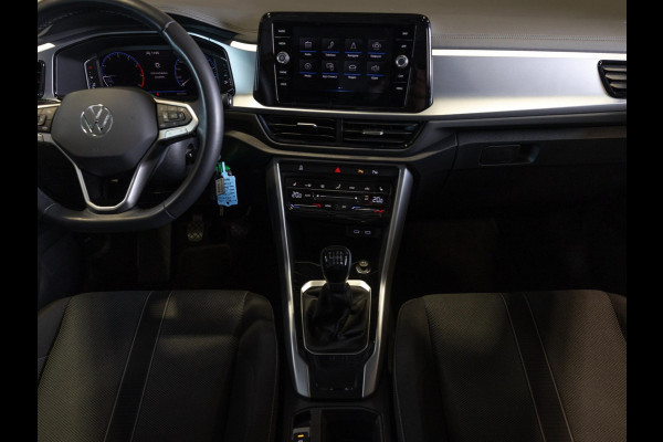 Volkswagen T-Roc 1.0 TSI Life / 110pk / Trekhaak / Achteruitrij camera / Stoelverwarming /
