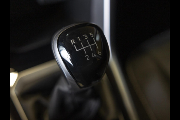 Volkswagen T-Roc 1.0 TSI Life / 110pk / Trekhaak / Achteruitrij camera / Stoelverwarming /