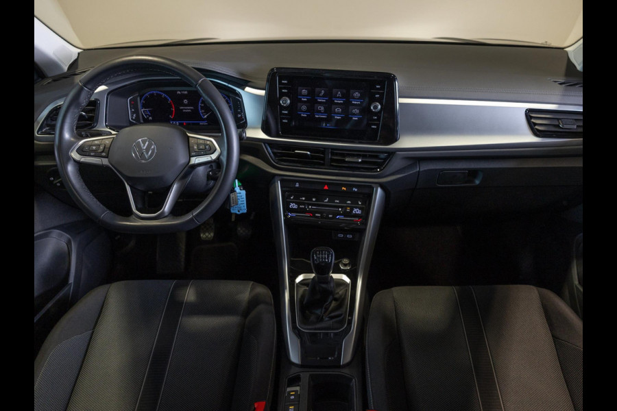 Volkswagen T-Roc 1.0 TSI Life / 110pk / Trekhaak / Achteruitrij camera / Stoelverwarming /