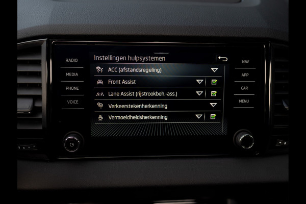 Škoda Karoq 1.5 TSI ACT Sportline Business | Panodak | Adapt. cr. | Camera |Stoel & Stuur verw. | Keyless | Prijs Rijklaar!!