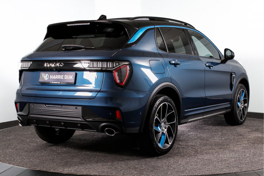 Lynk & Co 01 1.5 PHEV 261PK MY24 | Donkere hemel | 7.4 kWh boordlader | 360 Camera | S/K-panodak | Adapt. Cruise | Memory | Elek. klep | LM 20" | 1337