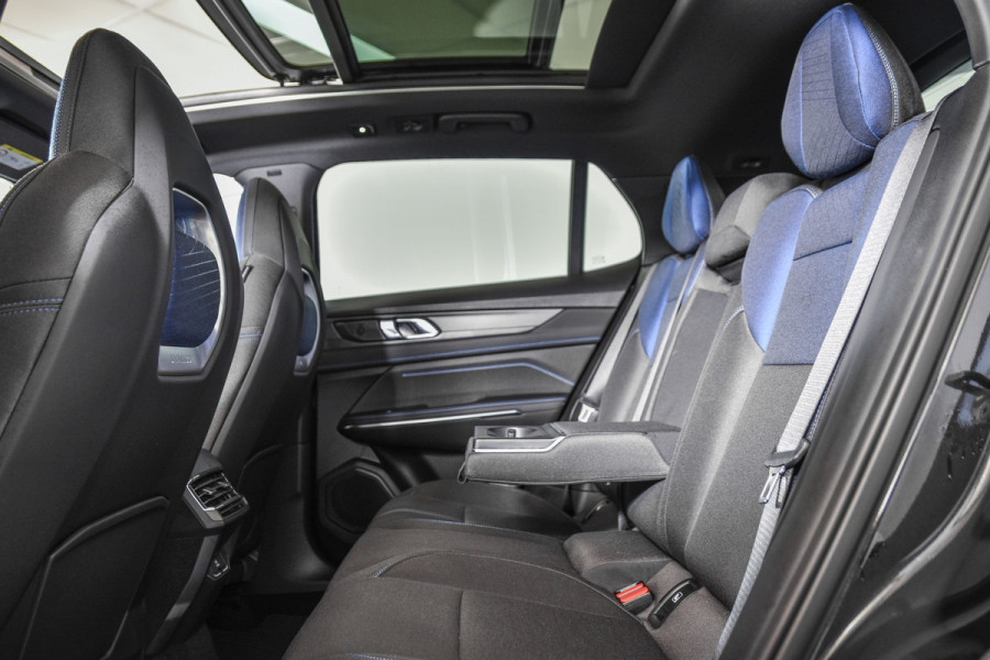 Lynk & Co 01 1.5 PHEV 261PK MY24 | Donkere hemel | 7.4 kWh boordlader | 360 Camera | S/K-panodak | Adapt. Cruise | Memory | Elek. klep | LM 20" | 1337