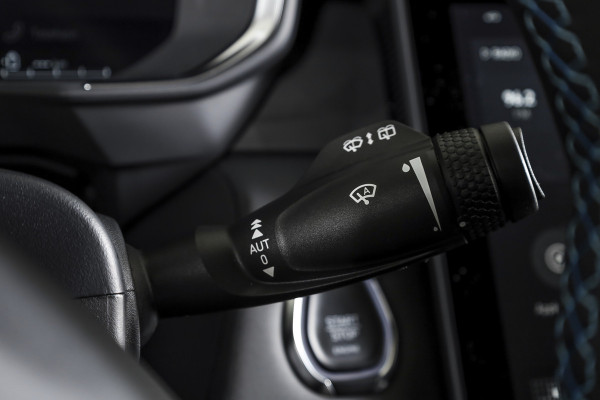 Lynk & Co 01 1.5 PHEV 261PK MY24 | Donkere hemel | 7.4 kWh boordlader | 360 Camera | S/K-panodak | Adapt. Cruise | Memory | Elek. klep | LM 20" | 1337