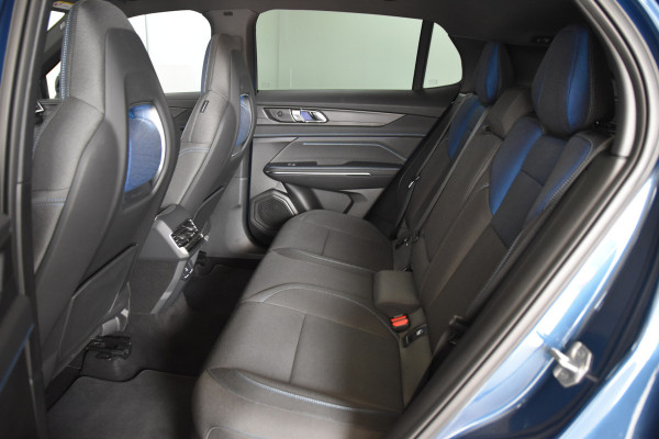 Lynk & Co 01 1.5 PHEV 261PK MY24 | Donkere hemel | 7.4 kWh boordlader | 360 Camera | S/K-panodak | Adapt. Cruise | Memory | Elek. klep | LM 20" | 1337