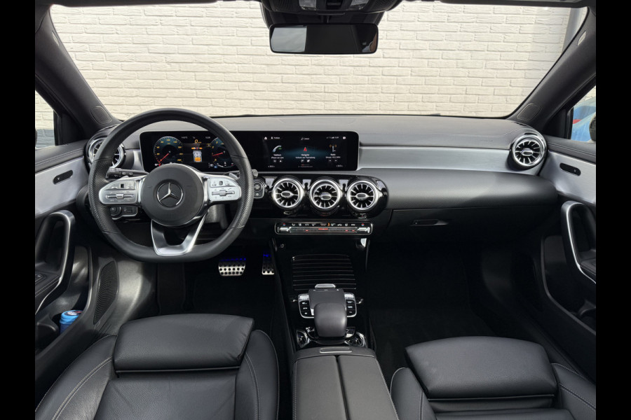 Mercedes-Benz A-Klasse 200 Business Solution AMG | Pano | Ambient Light | LED | CarPlay | 19 inch