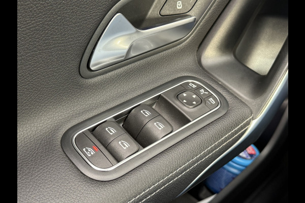 Mercedes-Benz A-Klasse 200 Business Solution AMG | Pano | Ambient Light | LED | CarPlay | 19 inch