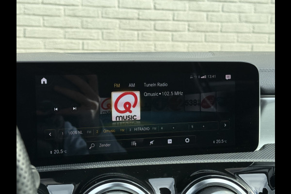 Mercedes-Benz A-Klasse 200 Business Solution AMG | Pano | Ambient Light | LED | CarPlay | 19 inch