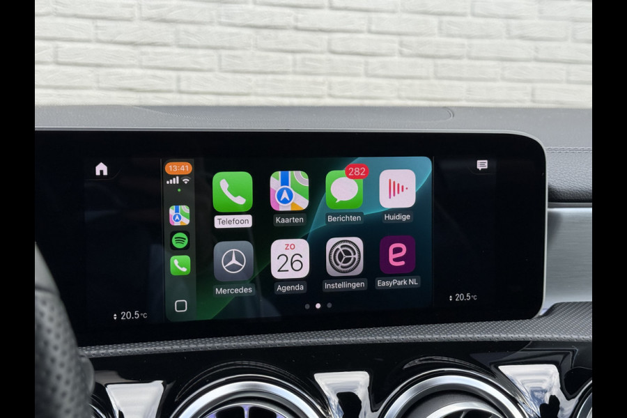 Mercedes-Benz A-Klasse 200 Business Solution AMG | Pano | Ambient Light | LED | CarPlay | 19 inch