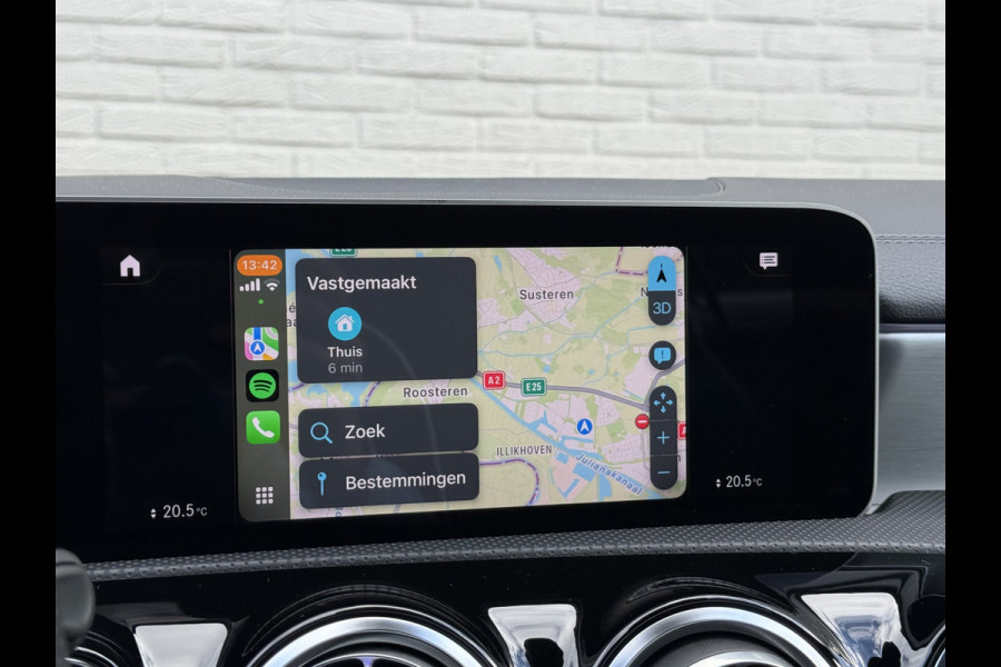 Mercedes-Benz A-Klasse 200 Business Solution AMG | Pano | Ambient Light | LED | CarPlay | 19 inch