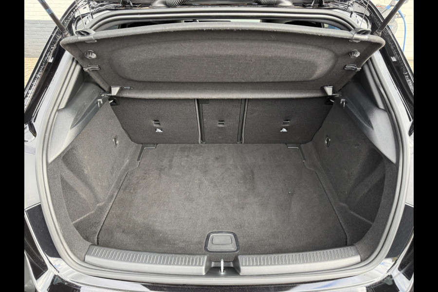 Mercedes-Benz A-Klasse 200 Business Solution AMG | Pano | Ambient Light | LED | CarPlay | 19 inch