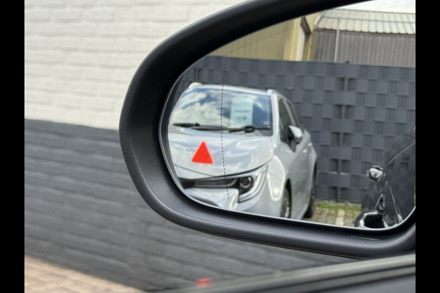 Mercedes-Benz A-Klasse 200 Business Solution AMG | Pano | Ambient Light | LED | CarPlay | 19 inch