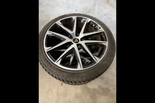 CUPRA Ateca 2.0 TSI 4DRIVE Limited Edition 1 of 1999 l Akrapovic l Brembo l Carbon l Virtual l ACC l Pano l Navi l Camera l