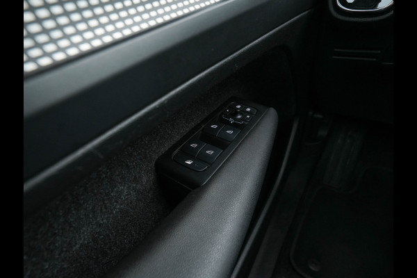 Volvo XC40 Recharge P8 AWD R-Design [ 3-Fase ] {SOH-89%} (INCL-BTW) *LEATHER-ALCANTARA | DIGI-COCKPIT | FULL-LED | PREMIUM-AUDIO | TOP-VIEW | CARPLAY | NAVI-FULLMAP | ECC | PDC | KEYLESS | HEATED-SPORTSEATS | BLIS | PRIVACY-GLASS | TOWBAR | 19 "ALU