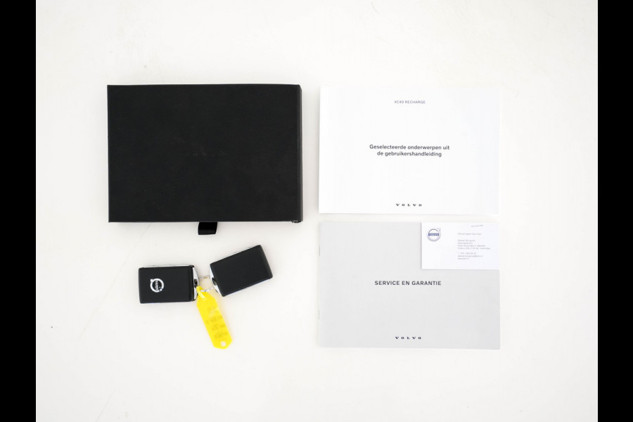 Volvo XC40 Recharge P8 AWD R-Design [ 3-Fase ] {SOH-89%} (INCL-BTW) *LEATHER-ALCANTARA | DIGI-COCKPIT | FULL-LED | PREMIUM-AUDIO | TOP-VIEW | CARPLAY | NAVI-FULLMAP | ECC | PDC | KEYLESS | HEATED-SPORTSEATS | BLIS | PRIVACY-GLASS | TOWBAR | 19 "ALU