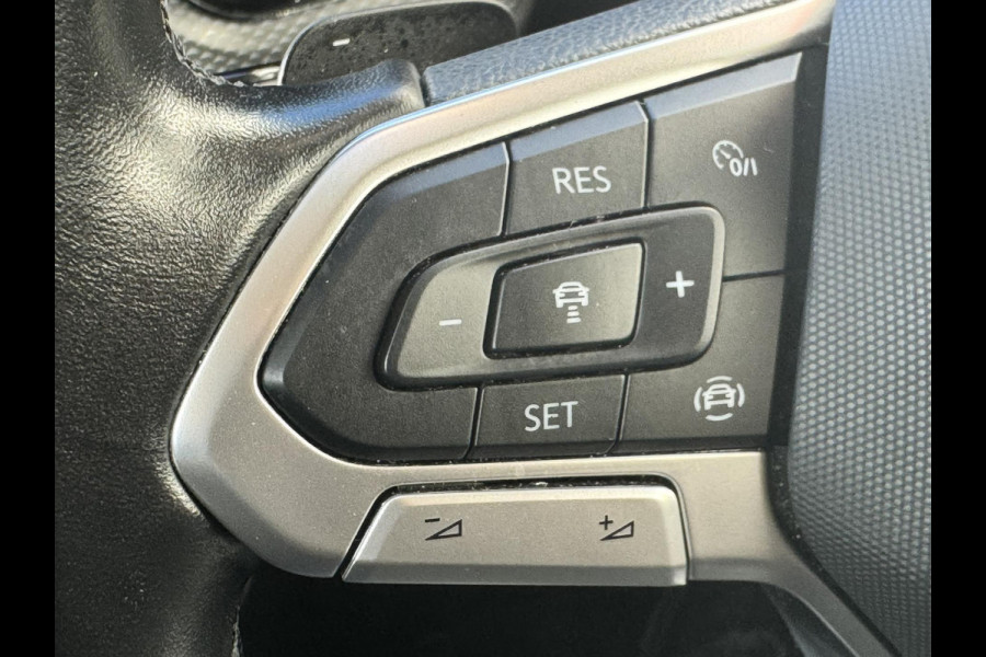 Volkswagen T-Cross 1.0 TSI Life Adaptive cruise control Climate control DAB radio Achteruitrijcamera Navi