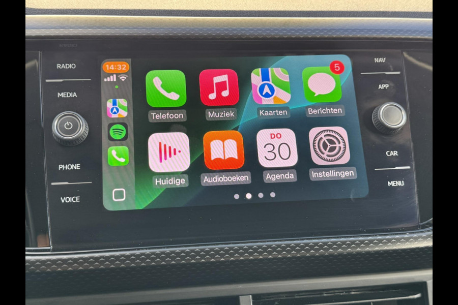 Volkswagen T-Cross 1.0 TSI Life Adaptive cruise control Climate control DAB radio Achteruitrijcamera Navi