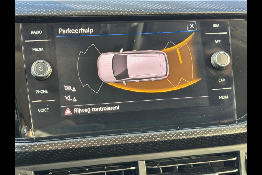 Volkswagen T-Cross 1.0 TSI Life Adaptive cruise control Climate control DAB radio Achteruitrijcamera Navi