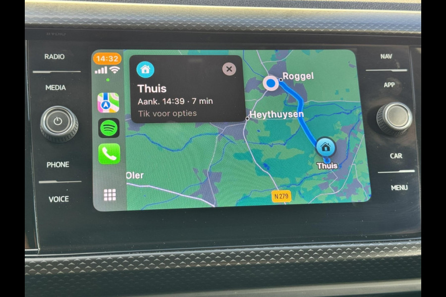 Volkswagen T-Cross 1.0 TSI Life Adaptive cruise control Climate control DAB radio Achteruitrijcamera Navi