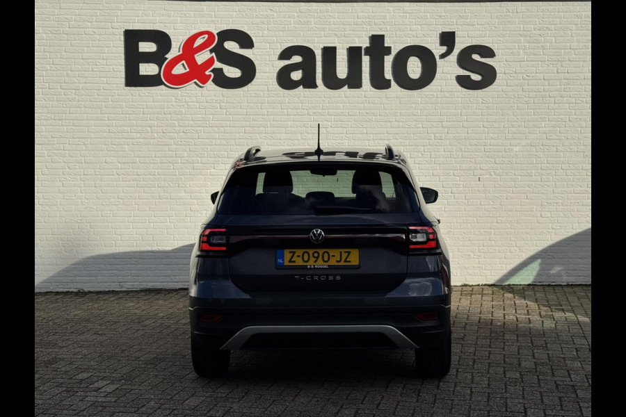 Volkswagen T-Cross 1.0 TSI Life Adaptive cruise control Climate control DAB radio Achteruitrijcamera Navi