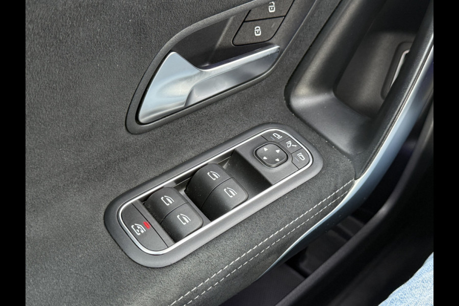 Mercedes-Benz A-Klasse 250 e Business Solution AMG Limited | Pano | Ambient Light | Camera | LED | MBUX | 19 inch